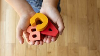 英語は何歳から始める?脳科学で考えるベストな英語学習方法をご紹介!